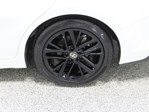 Used 2025 Toyota Camry SE image 10