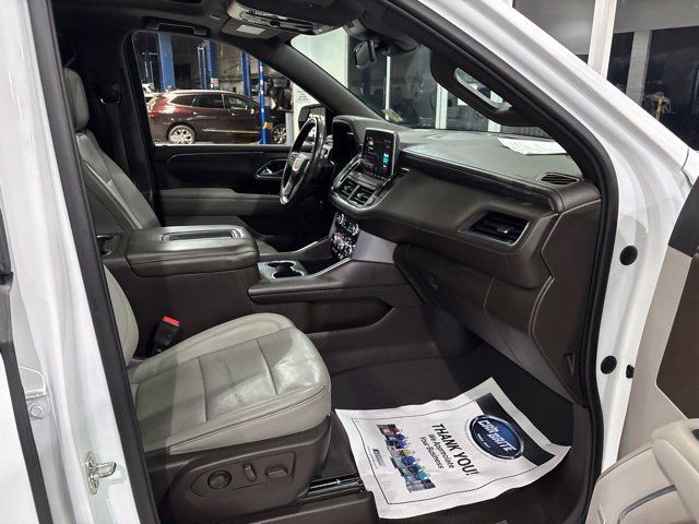 Used 2023 GMC Yukon XL SLT AWD/4WD image 16