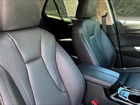 Used 2023 Buick Envision Essence AWD/4WD image 28