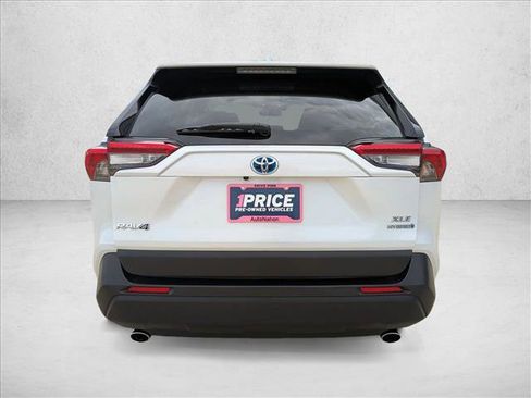 Used 2023 Toyota RAV4 XLE Premium image 7
