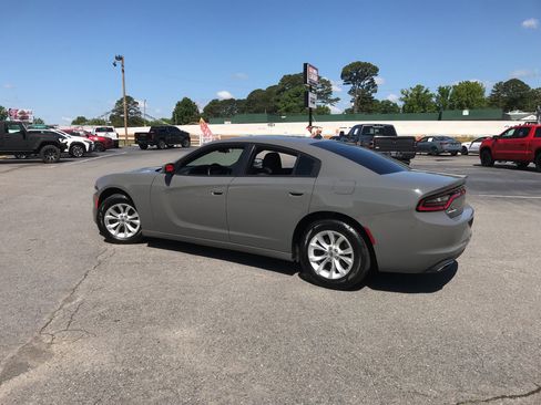 Used 2018 Dodge Charger SXT RWD image 7
