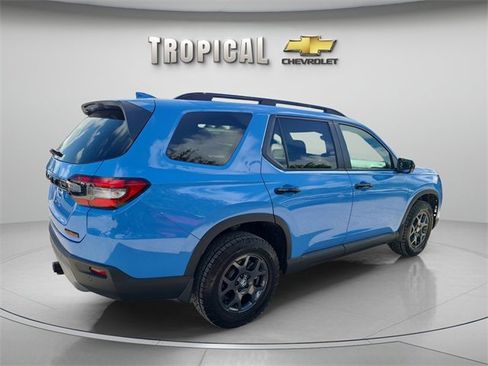 Used 2025 Honda Pilot TrailSport image 5