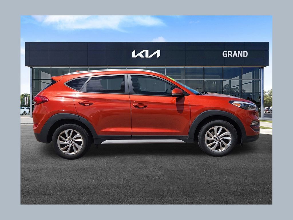 Used 2017 Hyundai Tucson SE Plus w/ Cargo Package AWD/4WD image 1