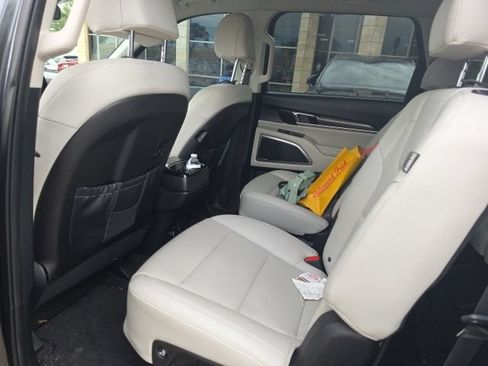 Used 2024 Kia Telluride S FWD image 9