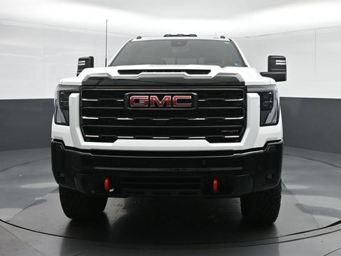Used 2025 GMC Sierra 2500 AT4X AWD/4WD image 2
