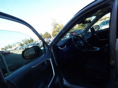 Used 2021 Toyota RAV4 LE w/ Carpet Mat Package (TMS) image 10