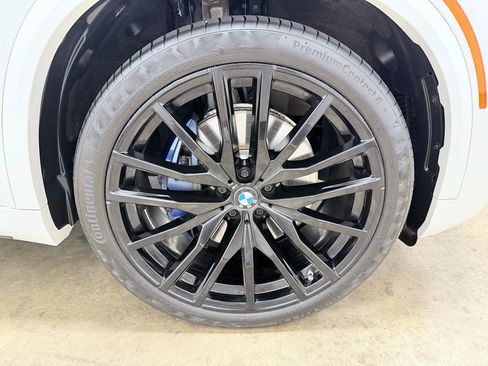 Used 2022 BMW X5 xDrive40i w/ M Sport Package AWD/4WD image 11