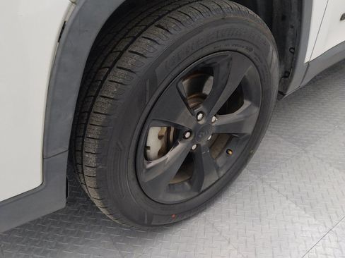 Used 2019 Jeep Cherokee Latitude Plus image 31