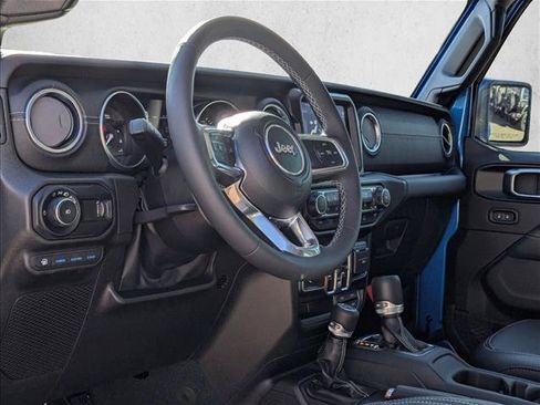 Used 2023 Jeep Wrangler Unlimited Sahara w/ Cold Weather Group AWD/4WD image 10