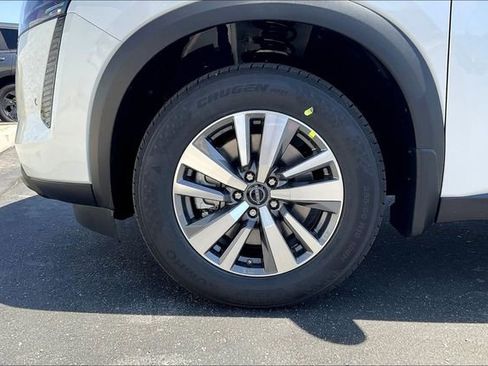 New 2026 Nissan Pathfinder SL image 9