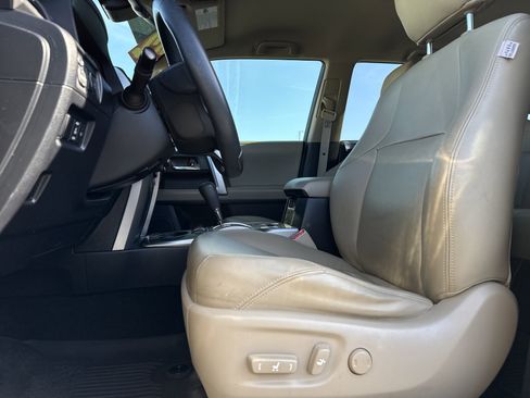 Used 2022 Toyota 4Runner SR5 image 16