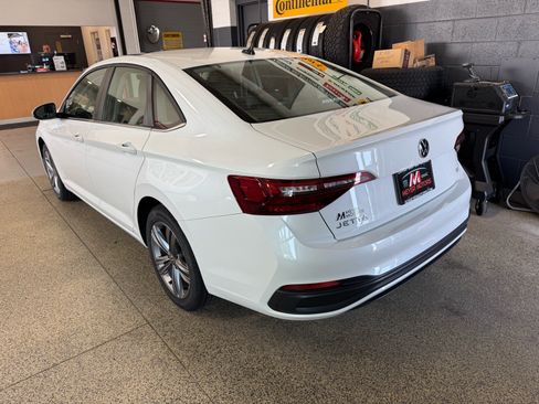 Used 2024 Volkswagen Jetta SE w/ Panoramic Sunroof Package FWD image 7