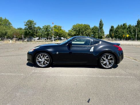Used 2011 Nissan 370Z Touring w/ Sport Pkg RWD image 9