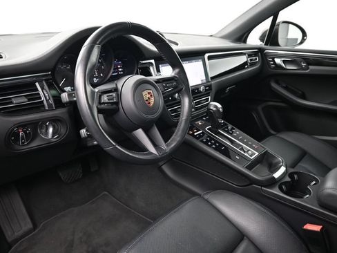 Certified 2024 Porsche Macan AWD/4WD image 4