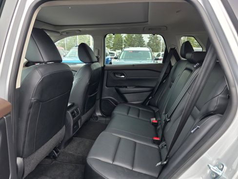 Used 2023 Nissan Rogue SV w/ SV Premium B Package image 10