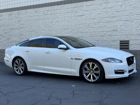 Used 2019 Jaguar XJ R-Sport image 4