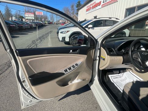 Used 2016 Hyundai Accent SE image 10