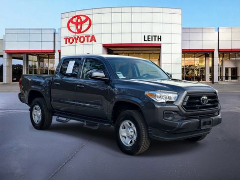 Used 2023 Toyota Tacoma SR image 3