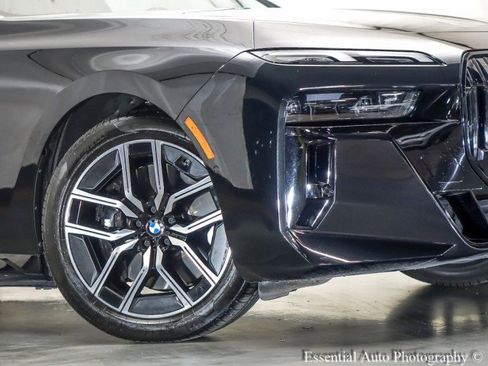 Used 2023 BMW i7 xDrive60 w/ Parking Assistance Package image 3