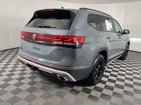Used 2024 Volkswagen Atlas Peak Edition SEL image 10