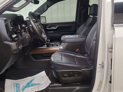 Used 2022 Chevrolet Silverado 1500 High Country w/ Technology Package image 3