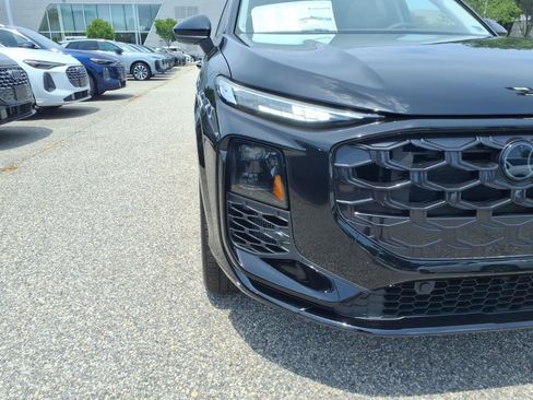 New 2026 Audi Q3 quattro 2.0T AWD/4WD image 3