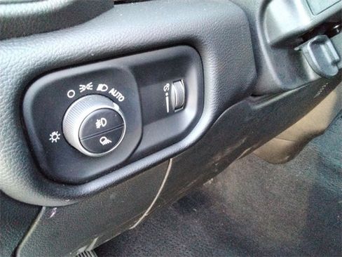 Used 2024 RAM 2500 Big Horn w/ Sport Appearance Package image 28