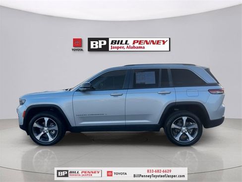 Used 2023 Jeep Grand Cherokee Limited w/ Luxury Tech Group II image 2