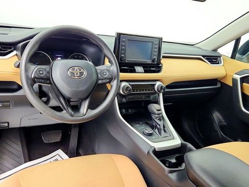 Used 2021 Toyota RAV4 LE AWD/4WD image 12