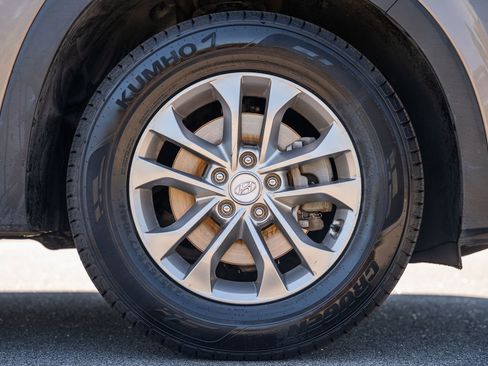 Used 2019 Hyundai Santa Fe SE FWD image 9