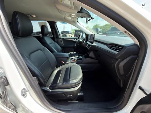 Used 2023 Ford Escape Platinum AWD/4WD image 10