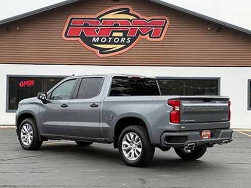 Used 2020 Chevrolet Silverado 1500 Custom w/ Custom Value Package AWD/4WD image 7