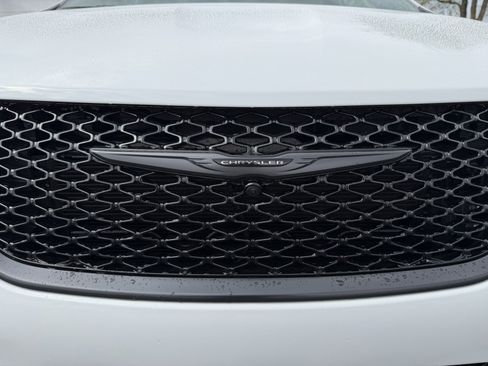 New 2026 Chrysler Pacifica Select FWD image 3