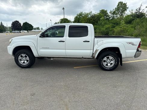 Used 2011 Toyota Tacoma 4x4 Double Cab w/ TRD Off-Road Pkg image 8