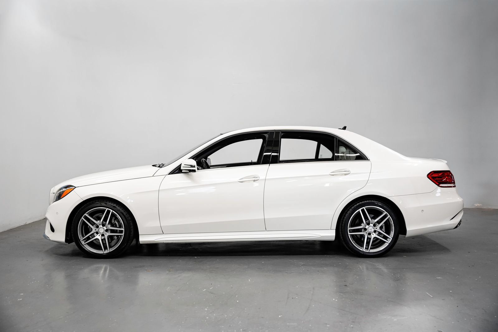 Used 2015 Mercedes-Benz E 400 Sedan image 7