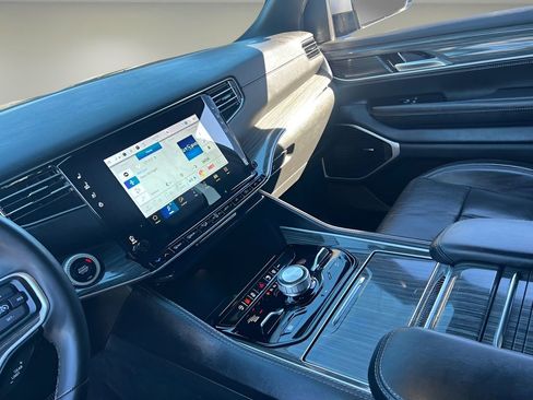 Used 2022 Jeep Wagoneer Series III image 18