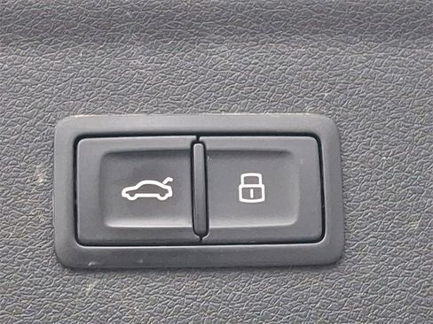 Used 2018 Audi Q3 2.0T Premium Plus w/ Premium Plus Package image 30