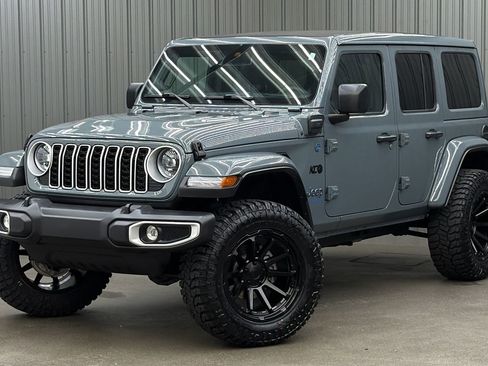 Used 2025 Jeep Wrangler Unlimited Sahara w/ Safety Group AWD/4WD image 1
