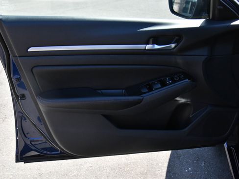 Used 2024 Nissan Altima 2.5 SR FWD image 13