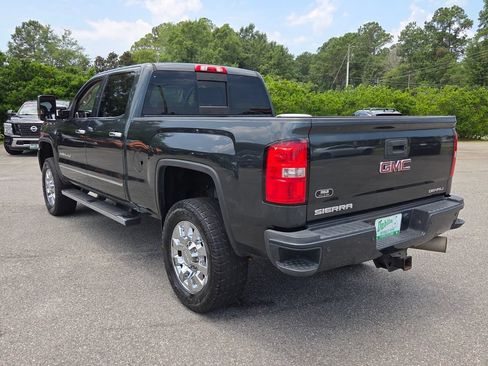 Used 2017 GMC Sierra 2500 Denali w/ Duramax Plus Package AWD/4WD image 8