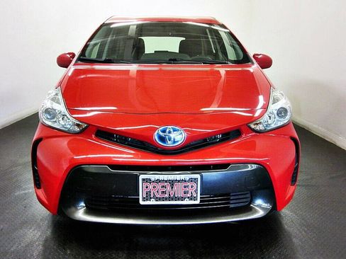 Used 2017 Toyota Prius V Three image 2
