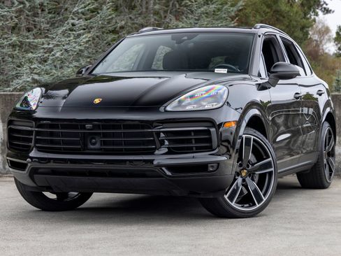 Certified 2022 Porsche Cayenne S AWD/4WD image 1
