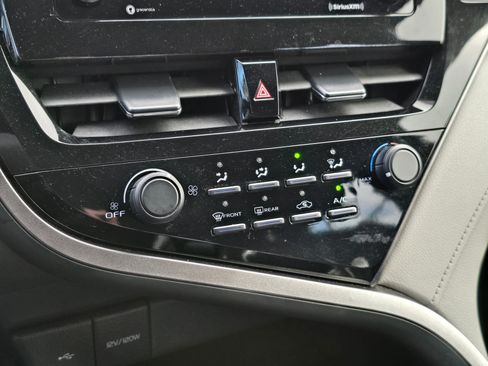 Used 2021 Toyota Camry LE w/ Carpet Mat Package (TMS) AWD/4WD image 18