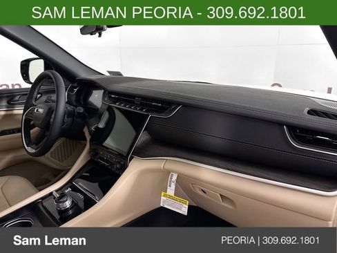 New 2025 Jeep Grand Cherokee Limited w/ Luxury Tech Group II image 30