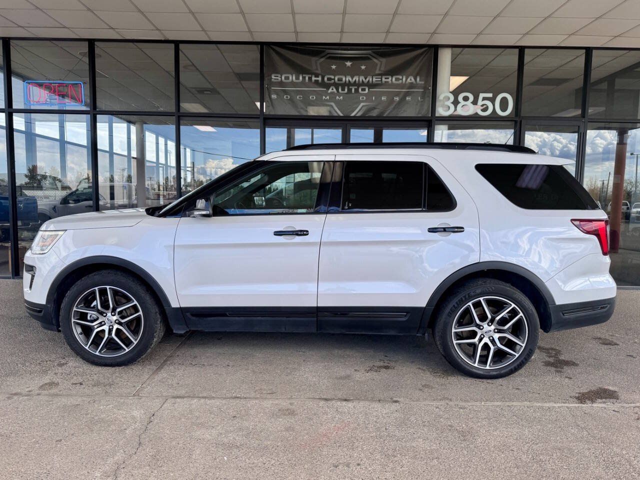 Used 2019 Ford Explorer Sport w/ Equipment Group 401A AWD/4WD image 2