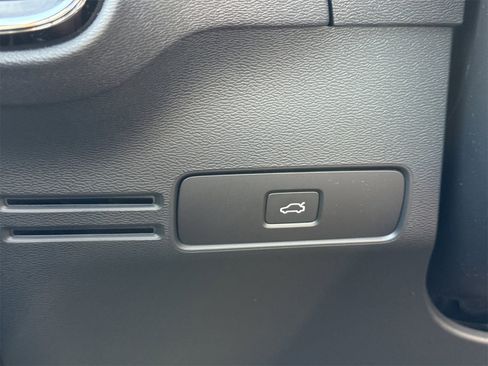 New 2026 Volvo XC40 B4 Core w/ Protection Package image 18