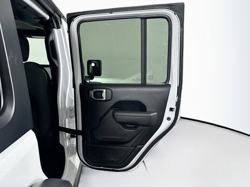 Used 2024 Jeep Wrangler Willys image 28