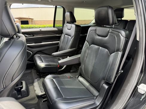 Used 2021 Jeep Grand Cherokee L Limited w/ Luxury Tech Group II AWD/4WD image 29