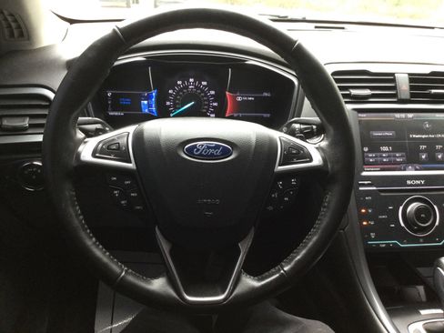 Used 2014 Ford Fusion Titanium image 15