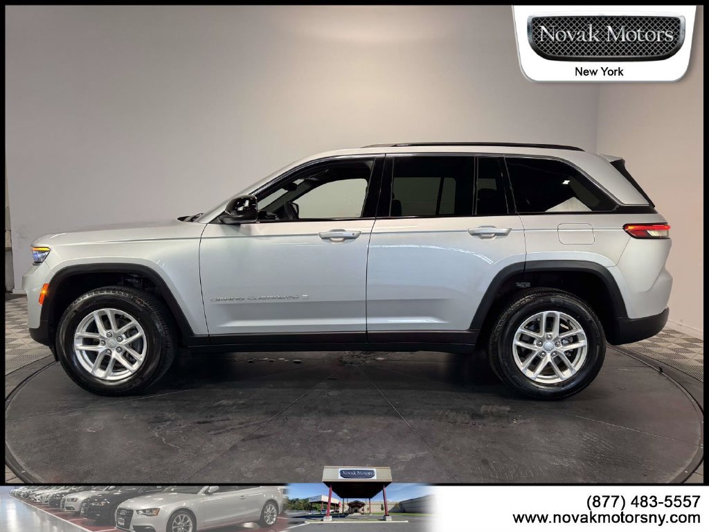 Used 2024 Jeep Grand Cherokee Laredo X AWD/4WD image 5